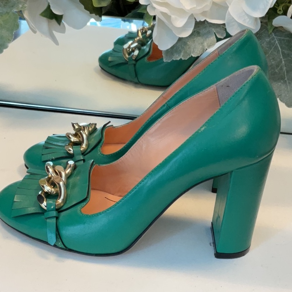 Muse Green Leather Heels with Gold Chain Detail - Picture 6 of 11